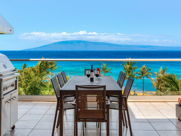 Gorgeous 6-Bedroom Retreat in Maui with Amazing Views